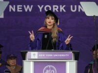 Baru-baru ini, media ramai memperbincangkan Taylor Swift, seorang musisi sekaligus penulis lagu ternama yang mendapatkan gelar doktor kehormatan