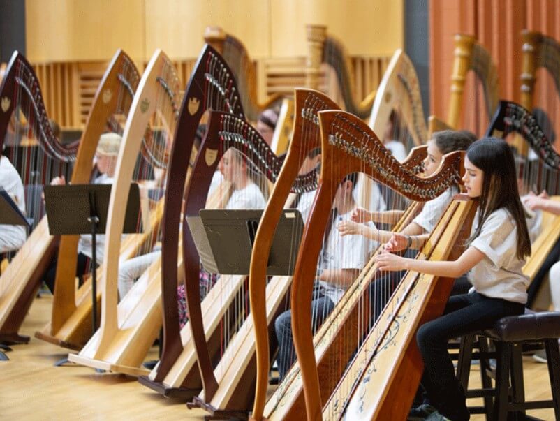 Cara Memainkan Alat Musik Harpa