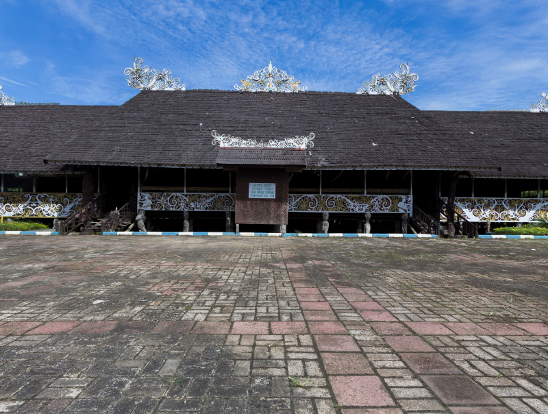 Rumah Adat Lamin Kalimantan