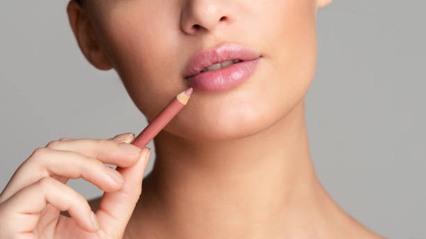 Cara Ampuh Agar Lipstik Tidak Menempel di Gigi Sepanjang Hari