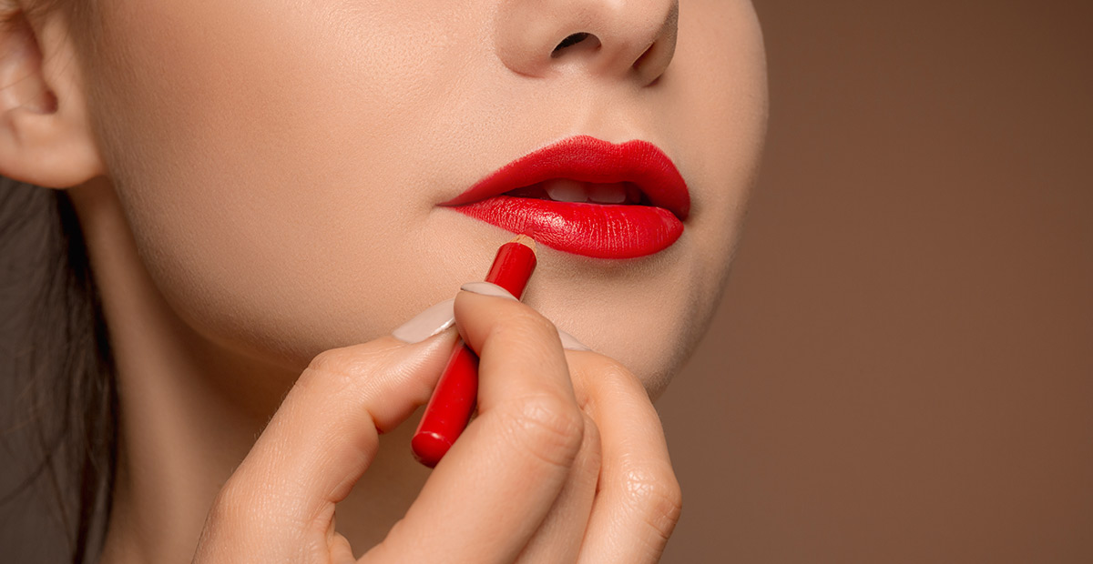 Tips atasi bibir kering pecah-pecah pakai lipstik matte