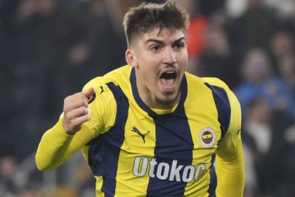 Bek Fenerbahce Yusuf Akcicek