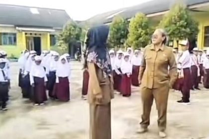 Guru Ancam Cekik Murid Saat Upacara Bendera di Lampung