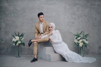 Cara Bikin Foto Studio Romantis Tanpa Fotografer