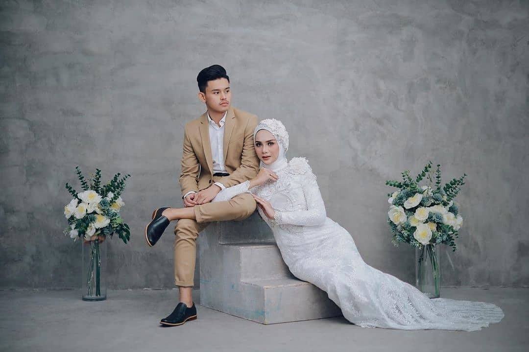 Cara Bikin Foto Studio Romantis Tanpa Fotografer