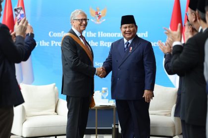Presiden Prabowo Anugerahkan Penghargaan Bintang Jasa Utama kepada Bill Gates