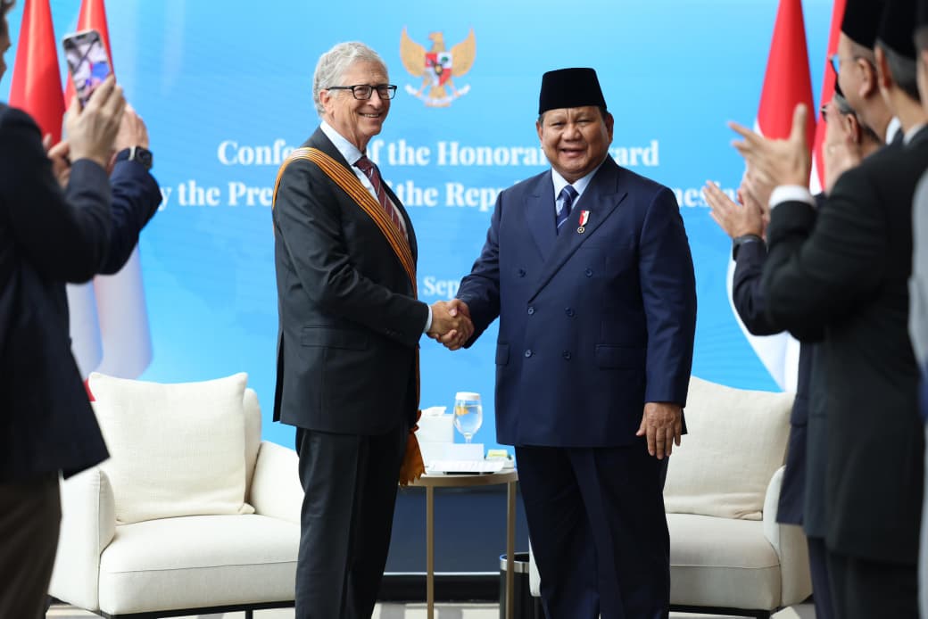 Presiden Prabowo Anugerahkan Penghargaan Bintang Jasa Utama kepada Bill Gates