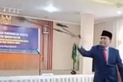 Zamroni Aziz