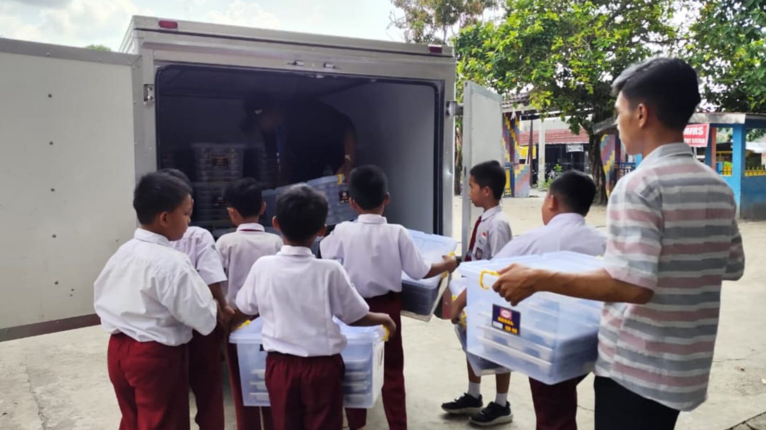 Guru Penanggung Jawab Program Makan Bergizi Gratis Dapat Insentif Rp100 Ribu